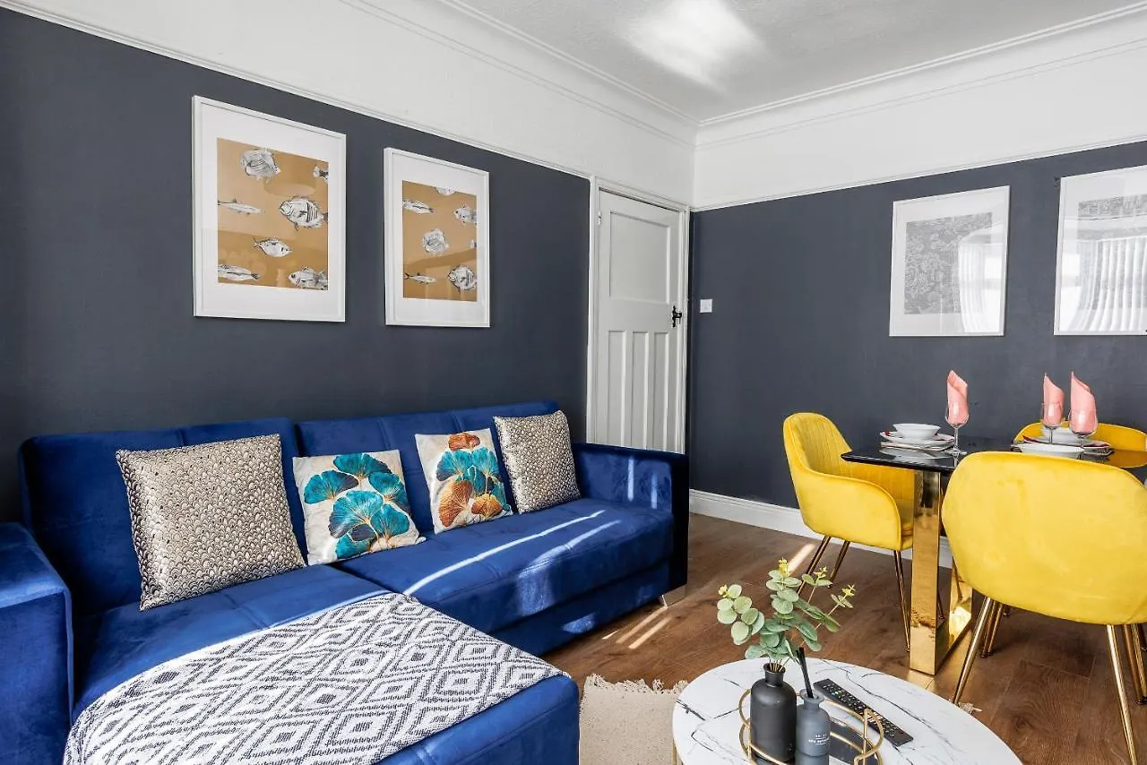 Nyaraló Sleek 4 Bed In Newcastle- Sleeps 9 - Parking Villa