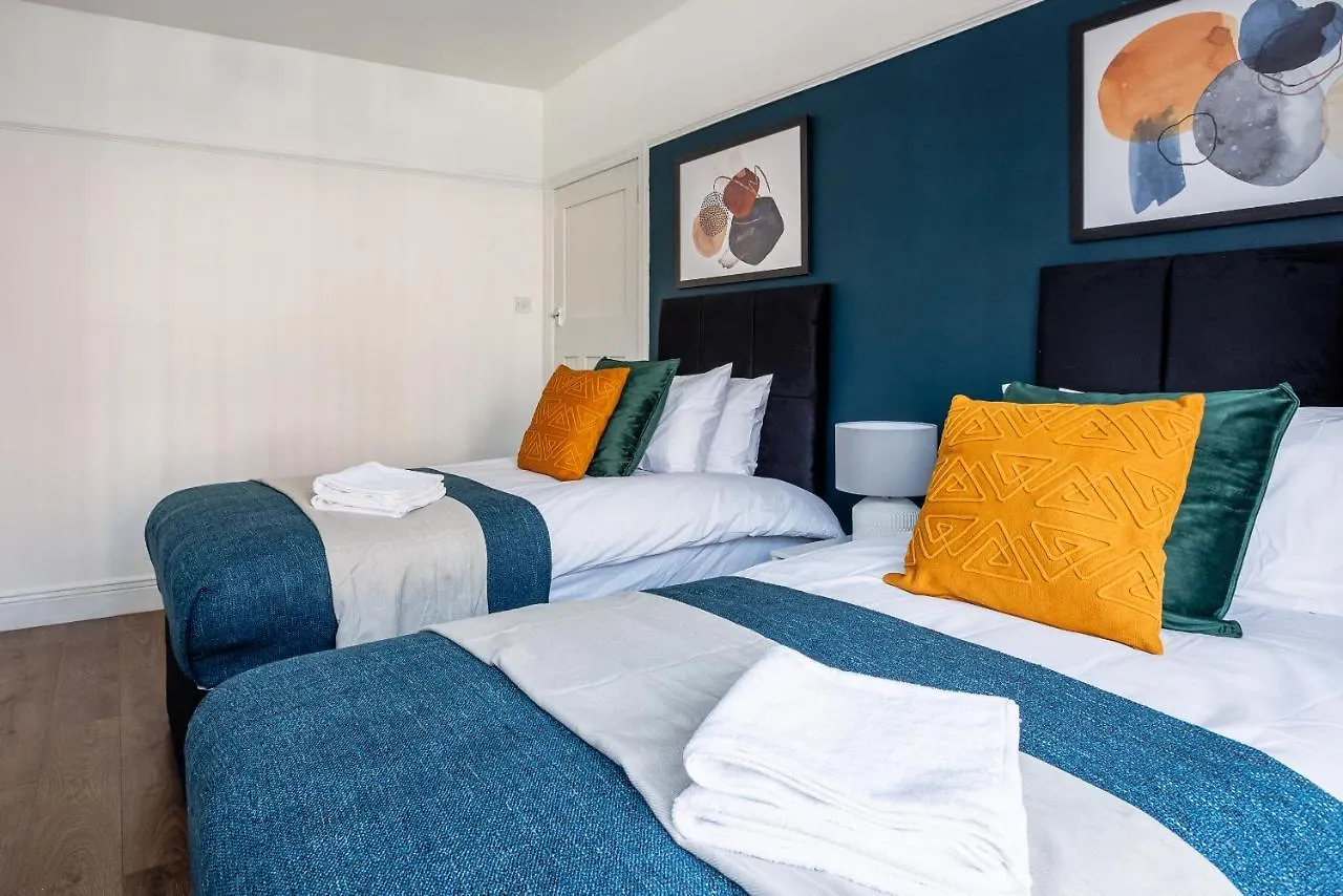 Sleek 4 Bed In Newcastle- Sleeps 9 - Parking Villa