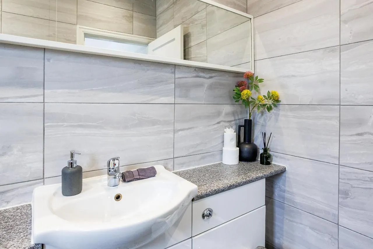 Sleek 4 Bed In Newcastle- Sleeps 9 - Parking Villa Newcastle Upon Tyne