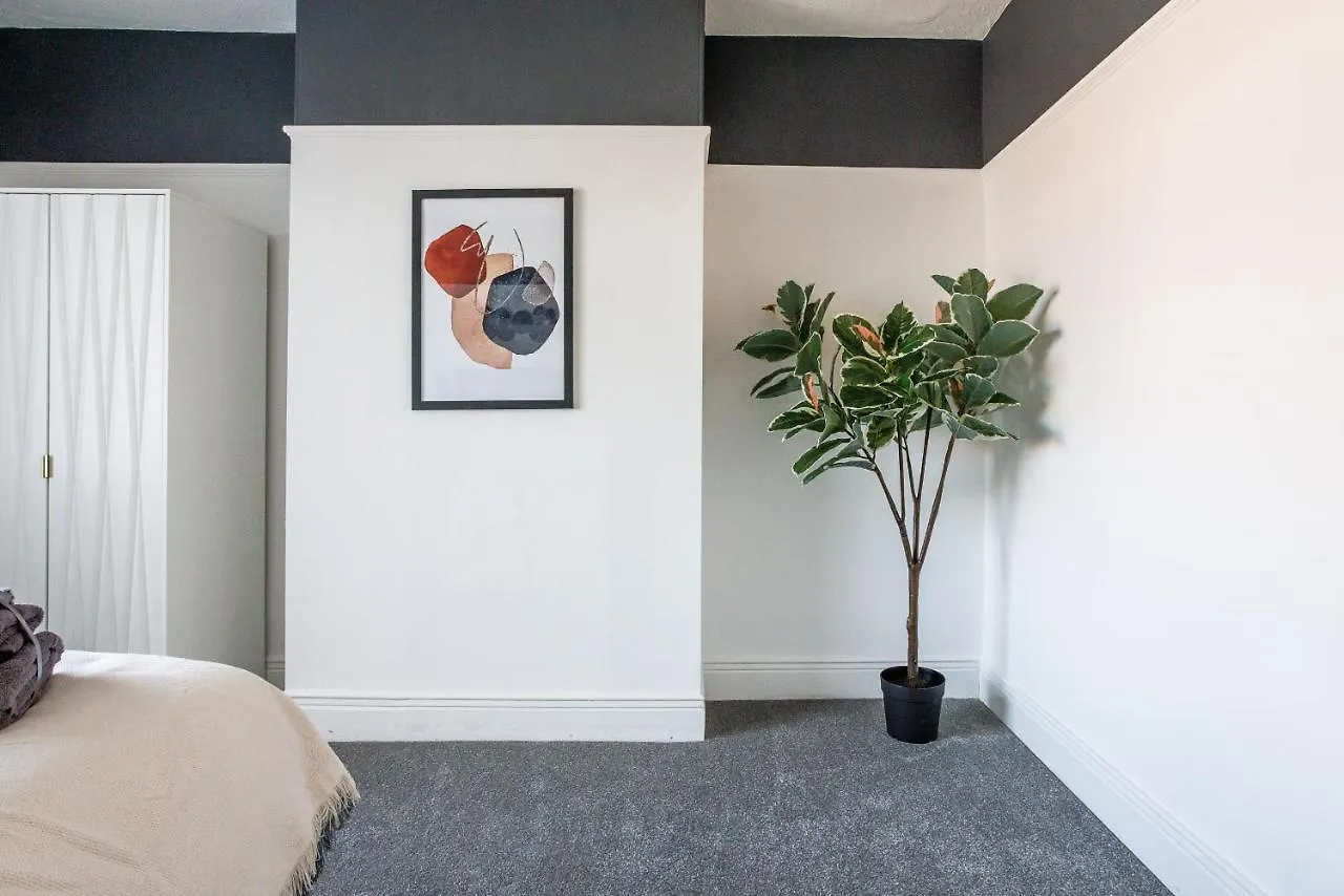 Nyaraló Sleek 4 Bed In Newcastle- Sleeps 9 - Parking Villa Egyesült Királyság