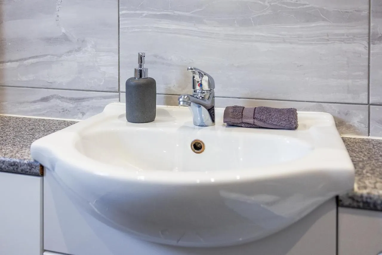 Sleek 4 Bed In Newcastle- Sleeps 9 - Parking Villa Nyaraló Newcastle Upon Tyne