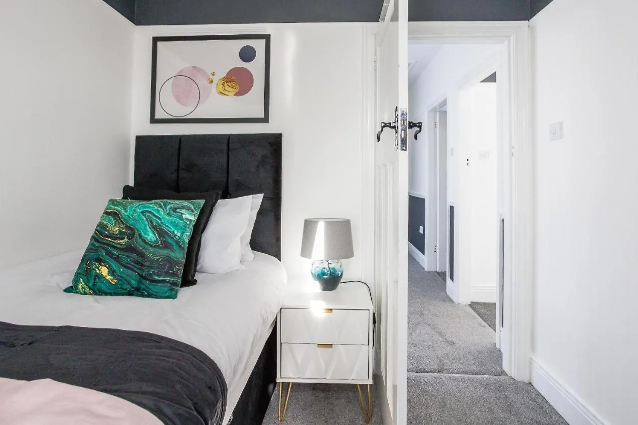 Prázdninový dům Vila Sleek 4 Bed In Newcastle- Sleeps 9 - Parking