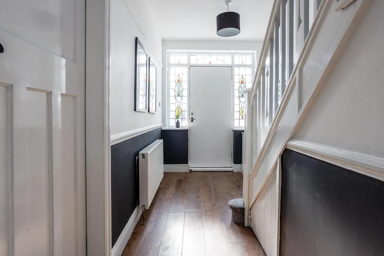 Prázdninový dům Vila Sleek 4 Bed In Newcastle- Sleeps 9 - Parking