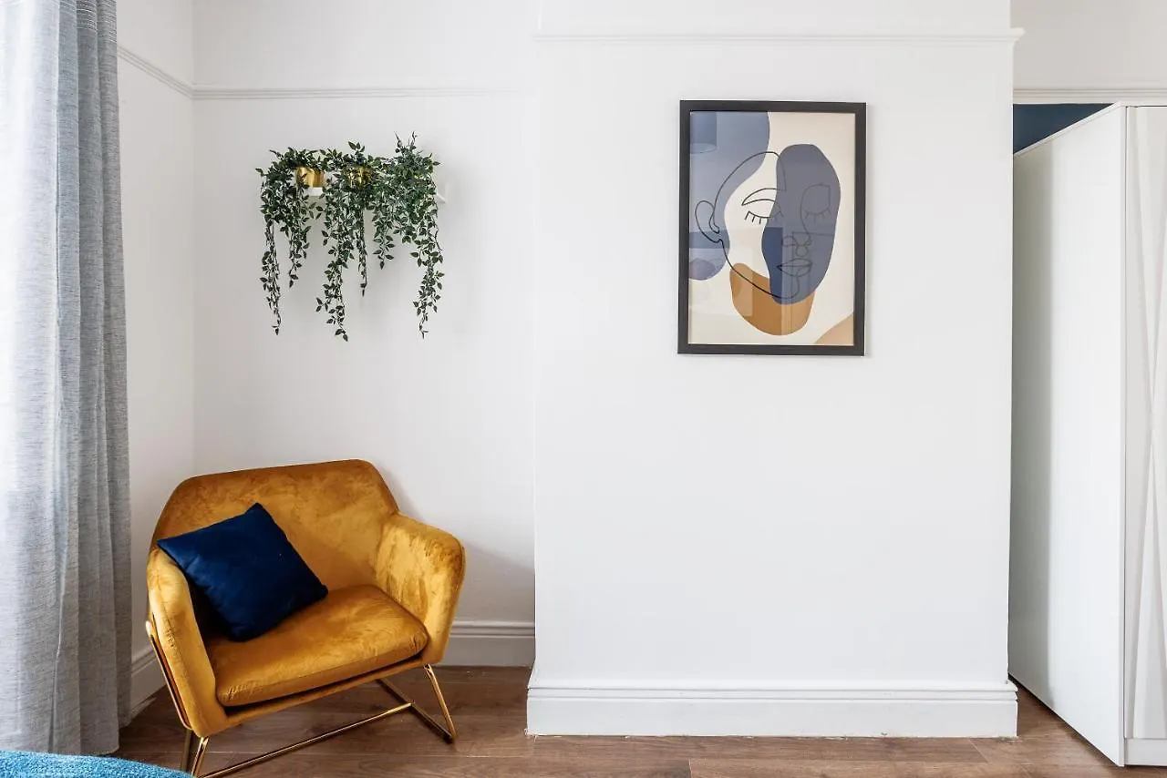 Vila Sleek 4 Bed In Newcastle- Sleeps 9 - Parking Newcastle upon Tyne